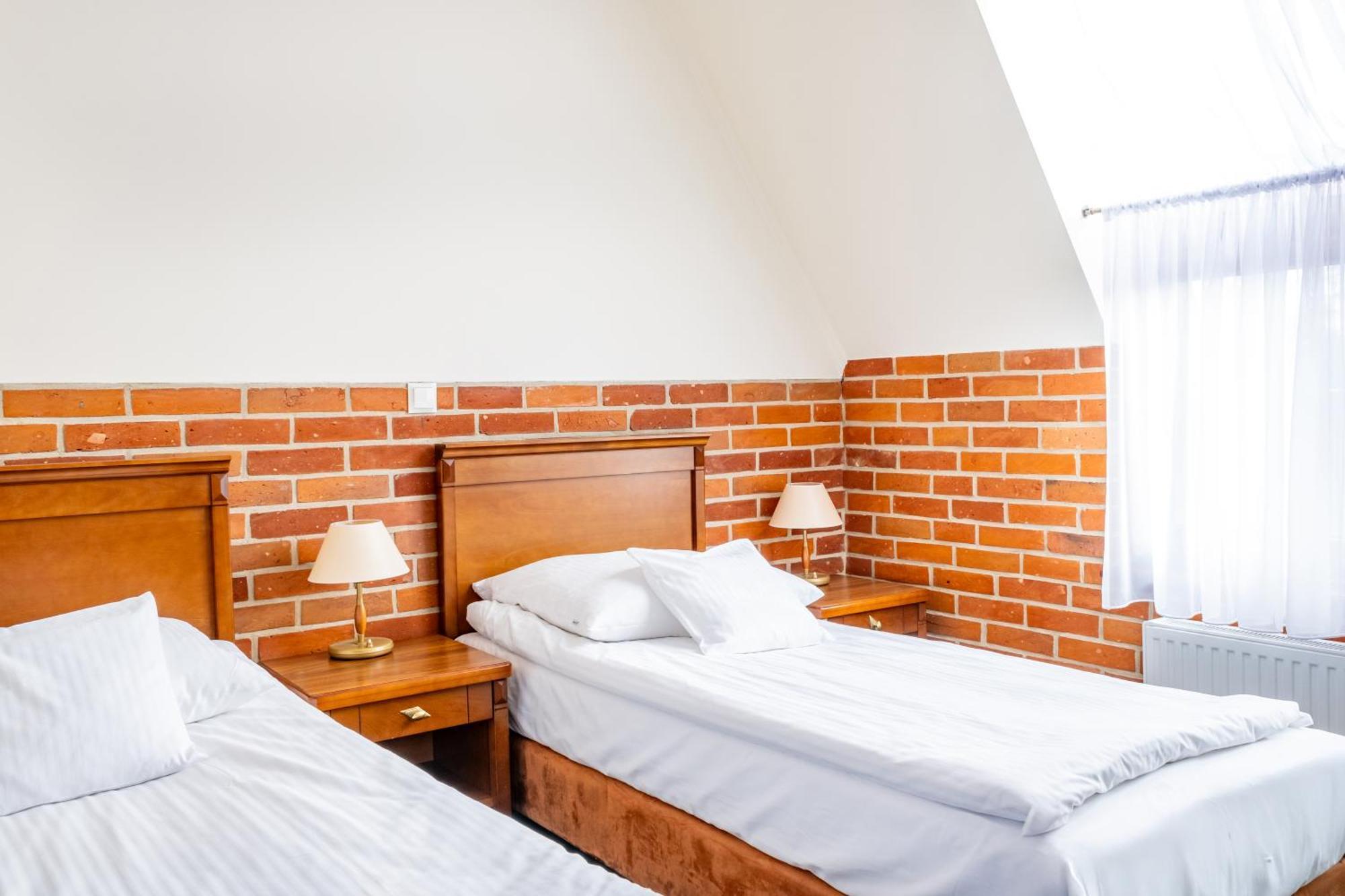 Hotel Szymbark Extérieur photo