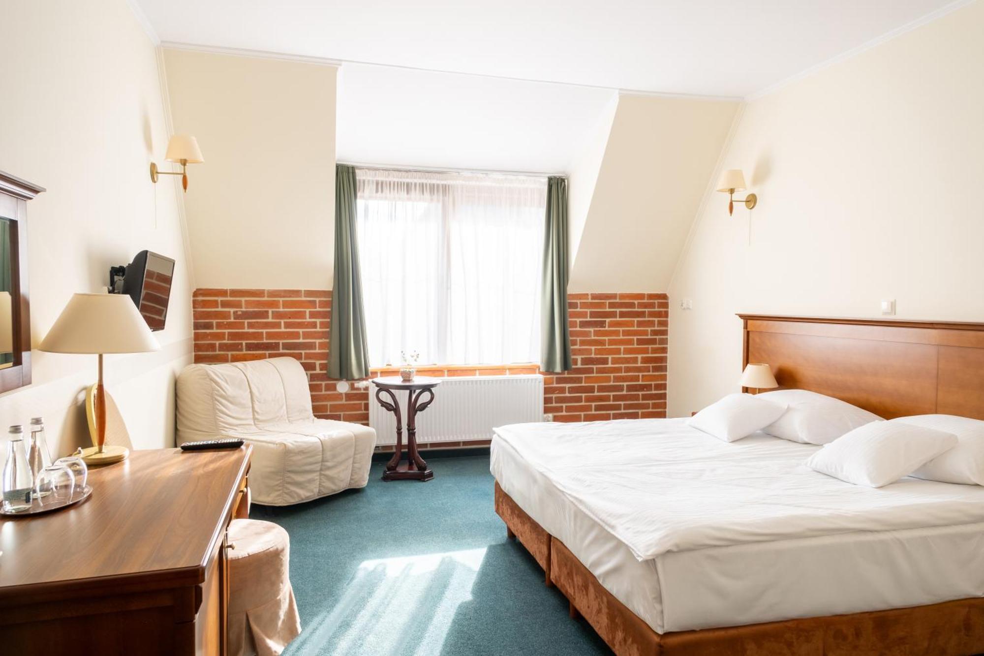 Hotel Szymbark Extérieur photo
