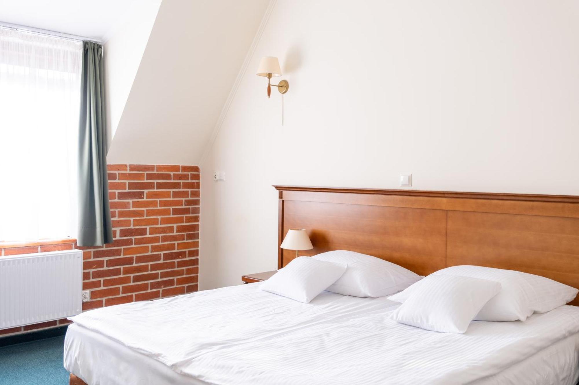 Hotel Szymbark Extérieur photo