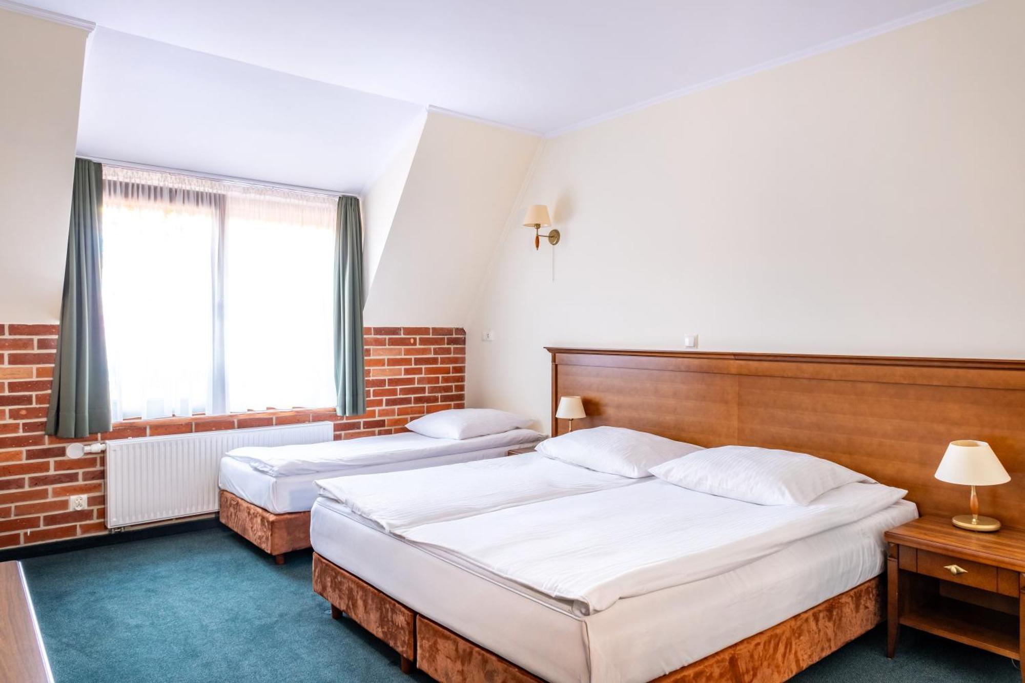 Hotel Szymbark Extérieur photo